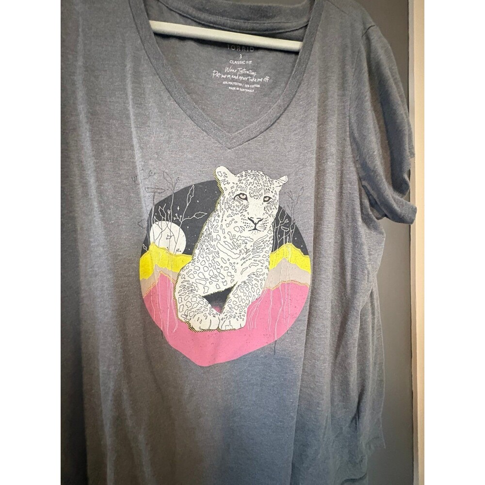 Torrid size 3 gray leopard cat classic fit t shirt